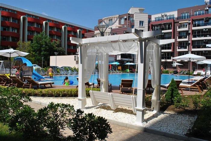 Deluxe Admiral Plaza Apartment Pantai Sunny Bagian luar foto