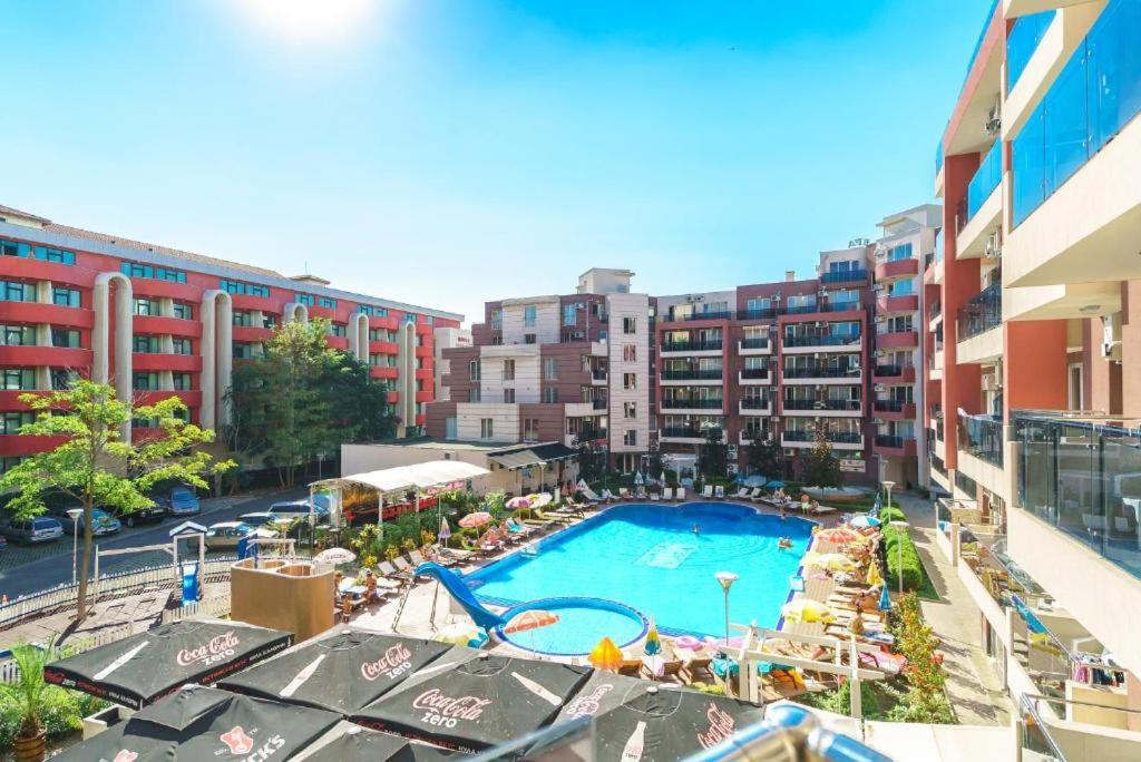 Deluxe Admiral Plaza Apartment Pantai Sunny Bagian luar foto